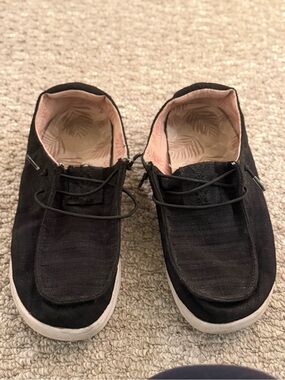 Reef women’s Black Loafers with Pale Pink Lining